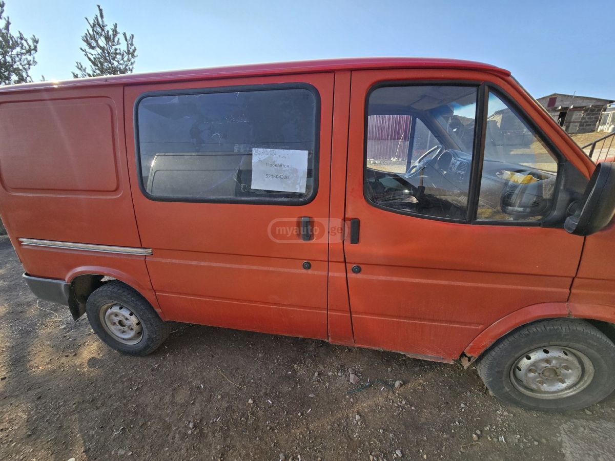 Ford Transit 2000 — photo 2