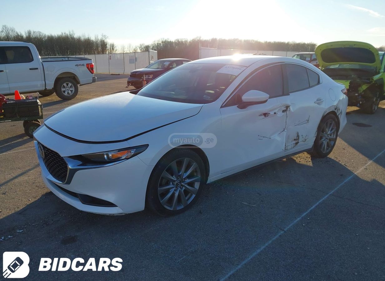 Mazda Mazda3 2019 — photo 2