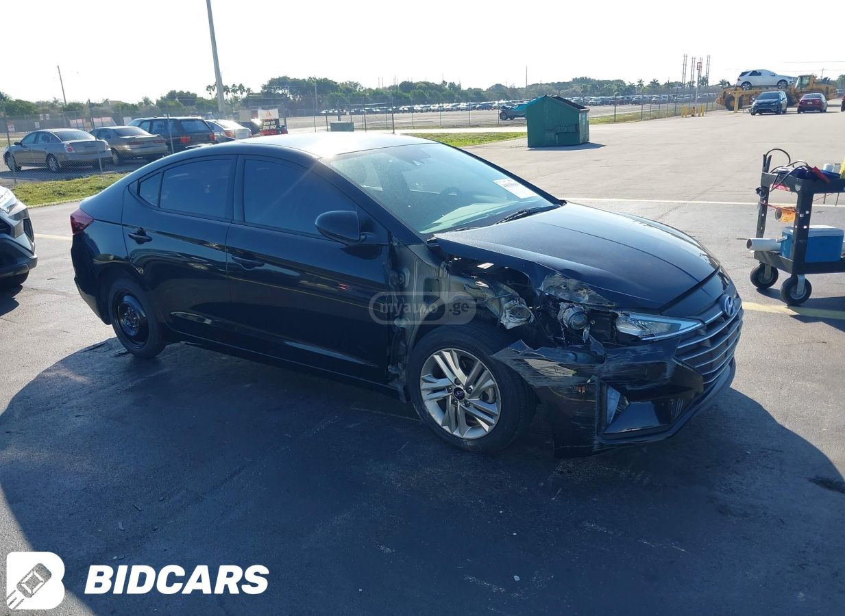 Hyundai Elantra 2019 — photo 2