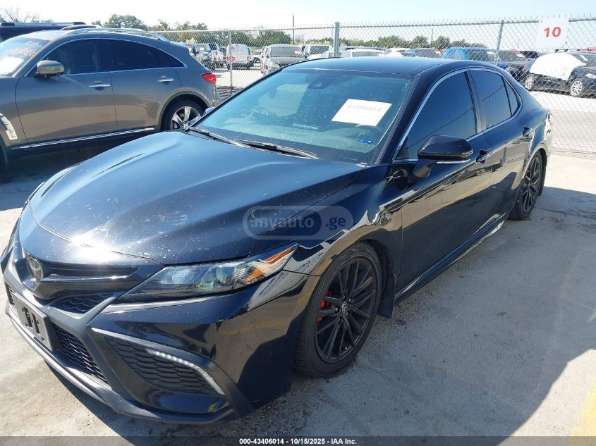 Toyota Camry 2023 — photo 2