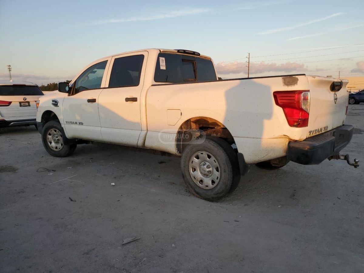 Nissan Titan 2018 — photo 2