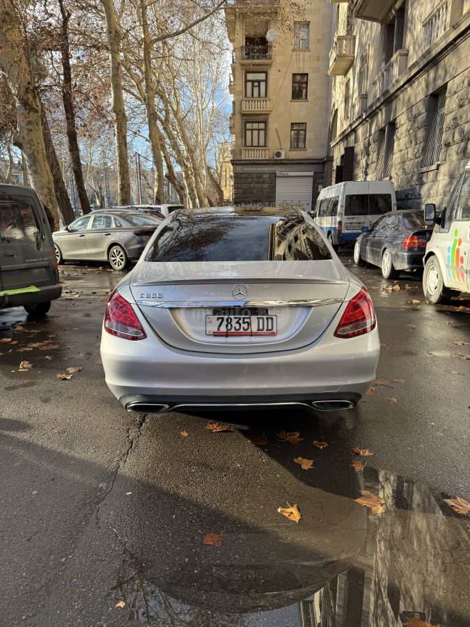 Mercedes-Benz C 300 2016 — photo 2