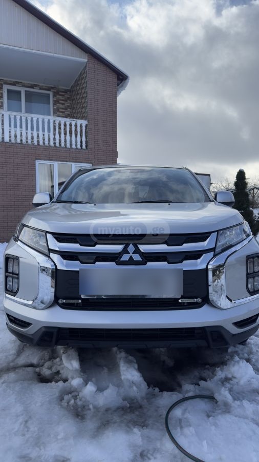 Mitsubishi Outlander Sport 2023 — photo 2