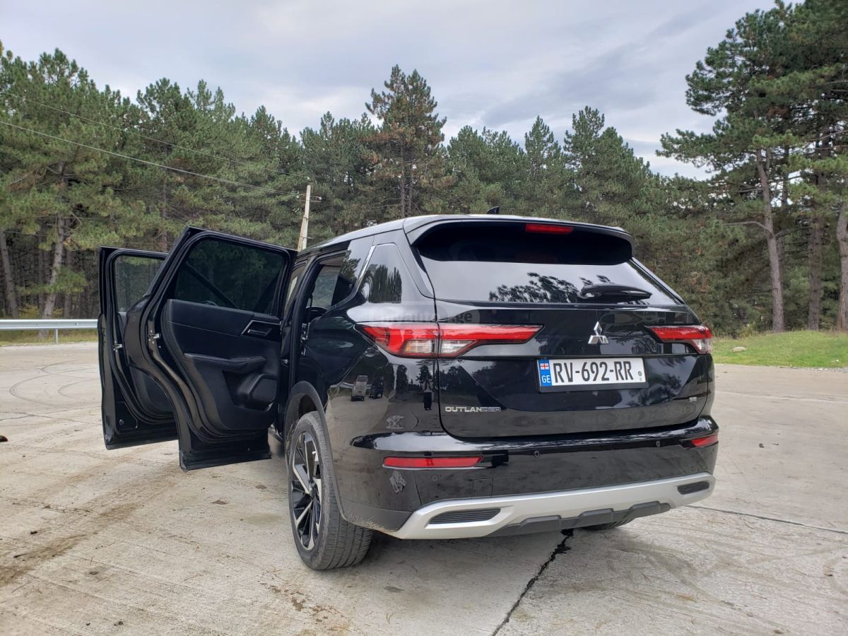 Mitsubishi Outlander 2021 — photo 2