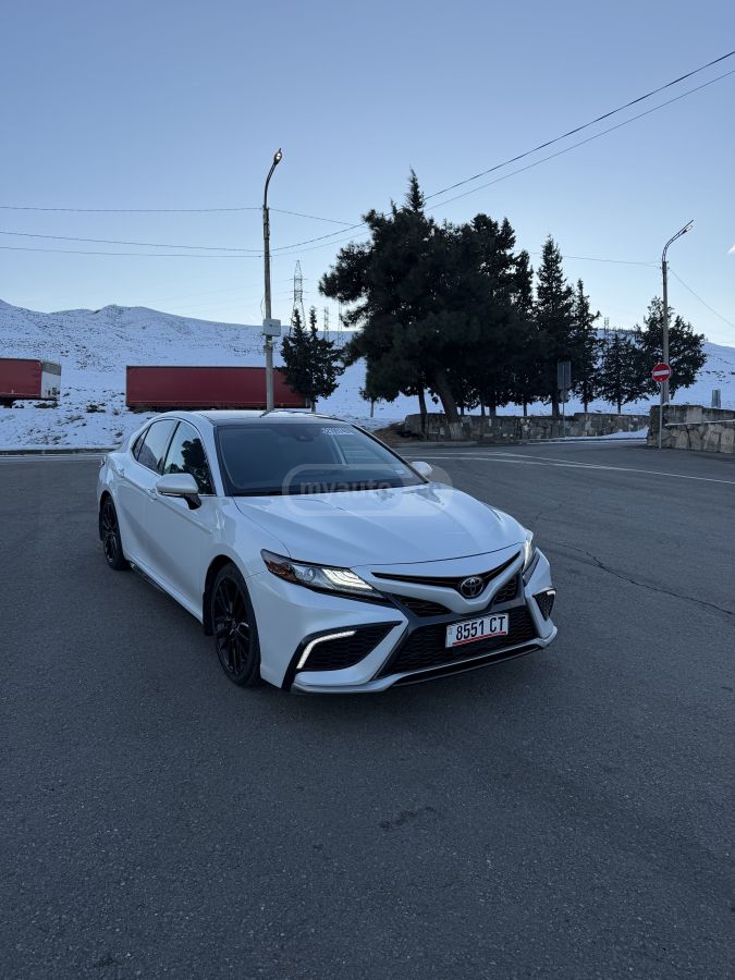Toyota Camry 2022 — photo 2
