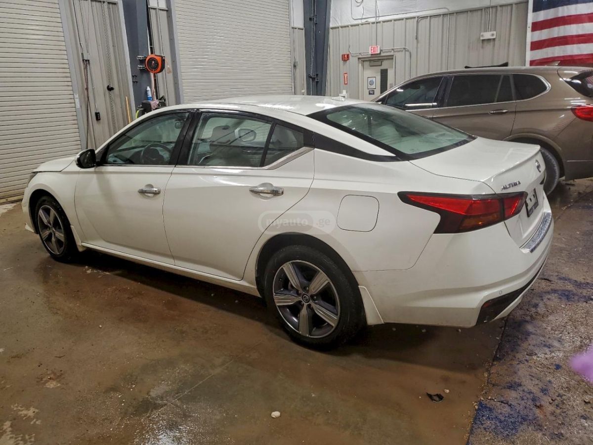 Nissan Altima 2021 — photo 2