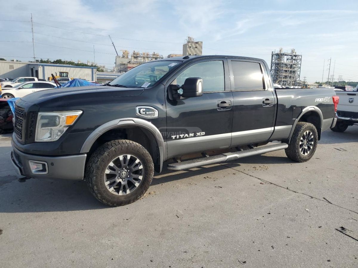 Nissan Titan