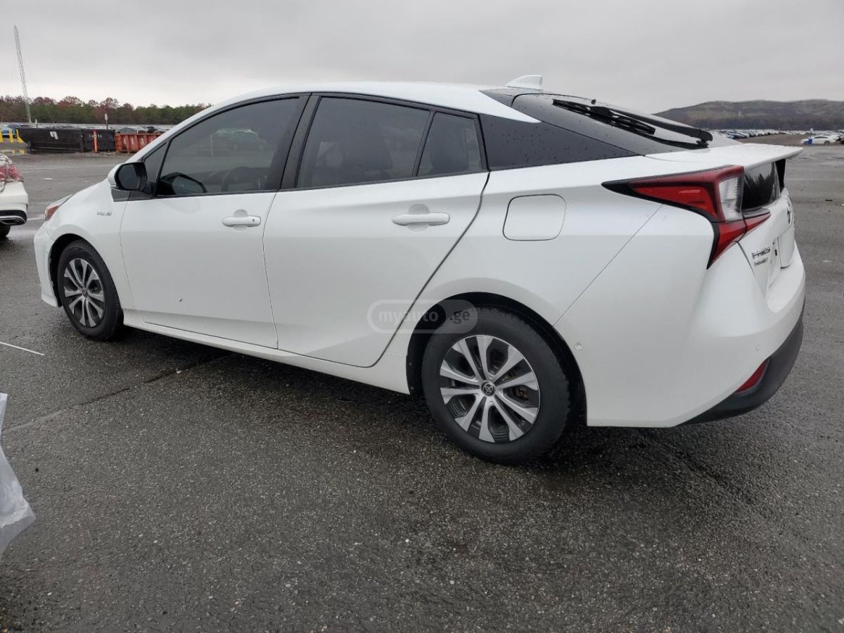 Toyota Prius 2021 — photo 2