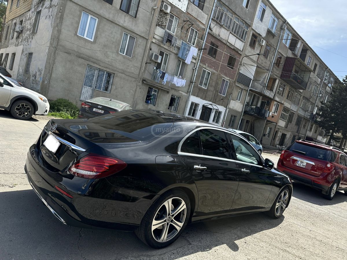 Mercedes-Benz E 300 2018 — photo 2