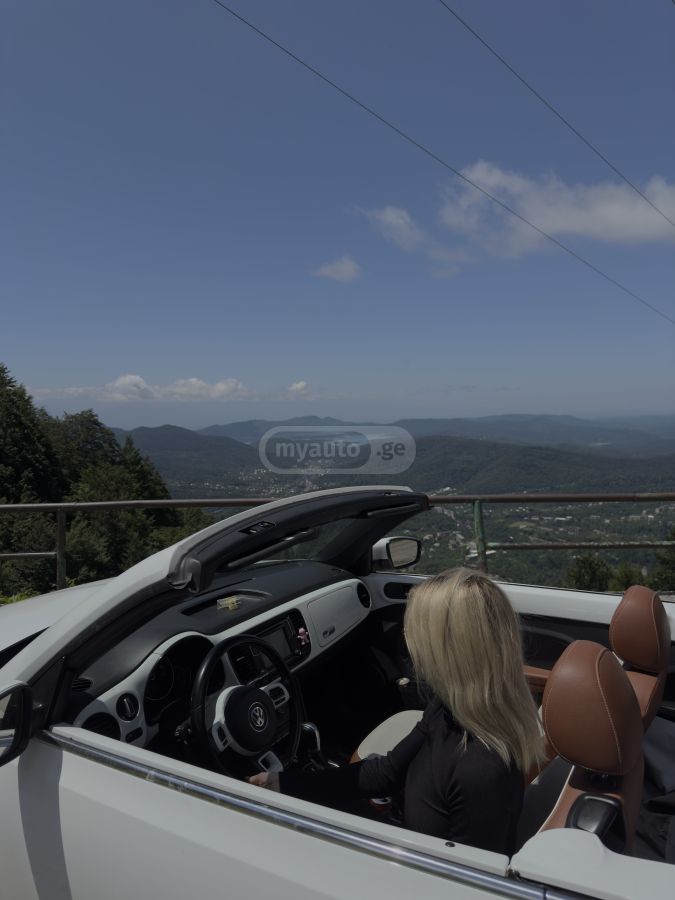 Volkswagen Beetle 2018 — photo 2