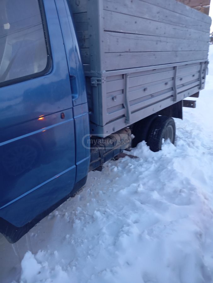 GAZ 24 2000 — photo 2