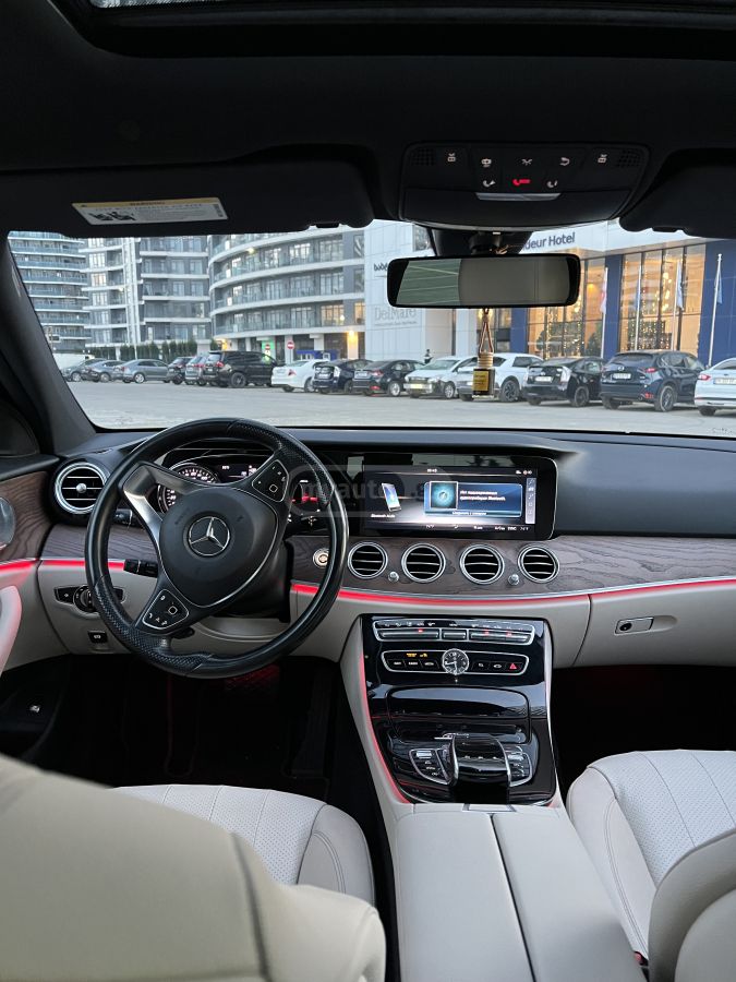 Mercedes-Benz E 300 2016 — photo 2