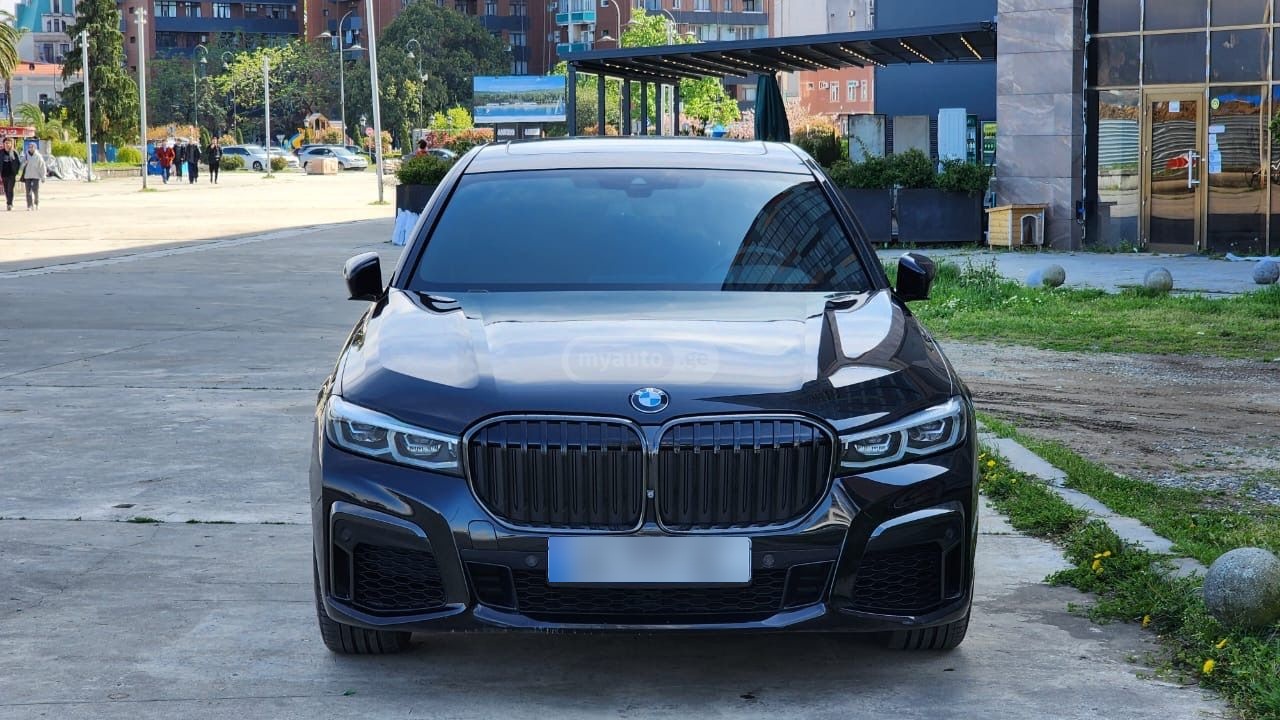 BMW 740 2019 — photo 2