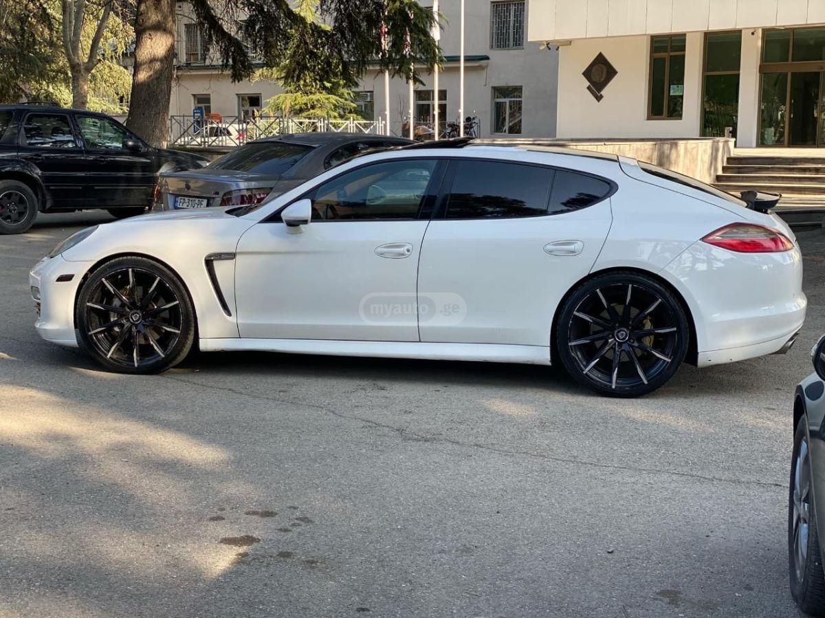 Porsche Panamera 2010 — photo 2