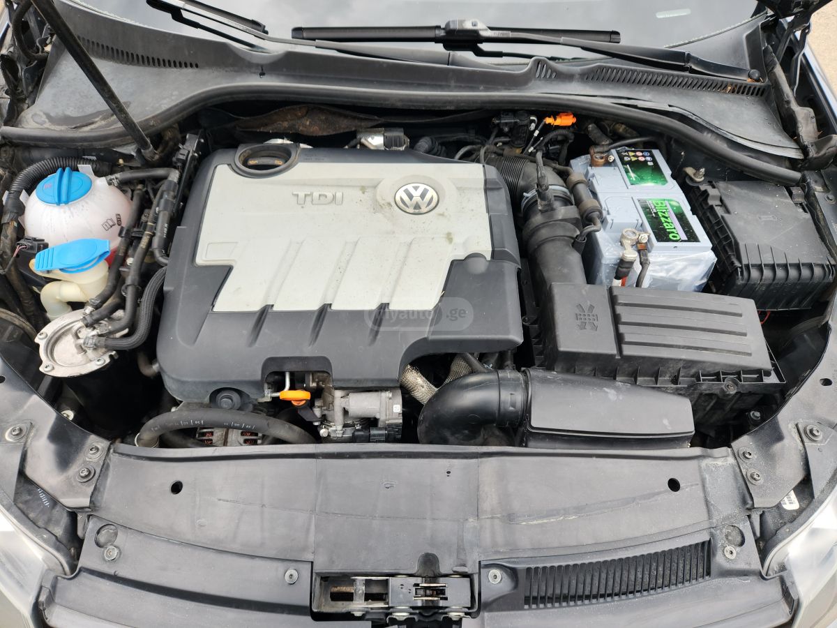 Volkswagen Jetta 2011 — photo 2