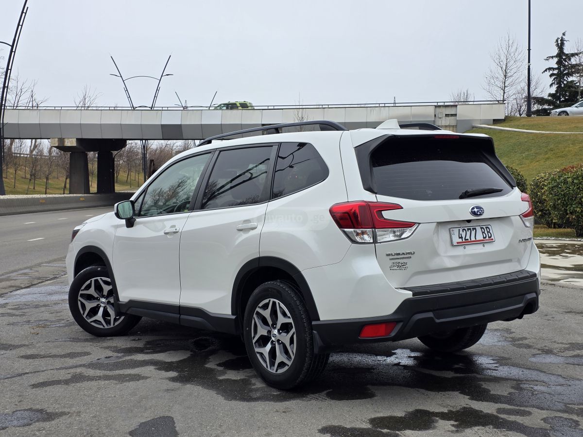 Subaru Forester 2018 — photo 2