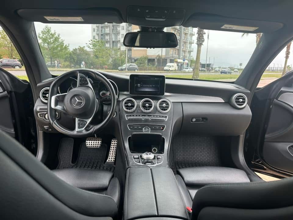 Mercedes-Benz C 300 2018 — photo 2