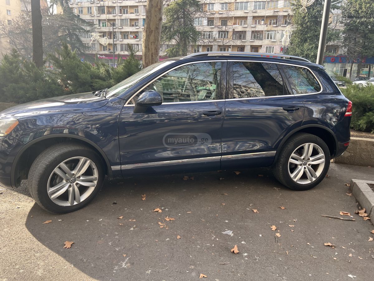 Volkswagen Touareg 2012 — photo 2