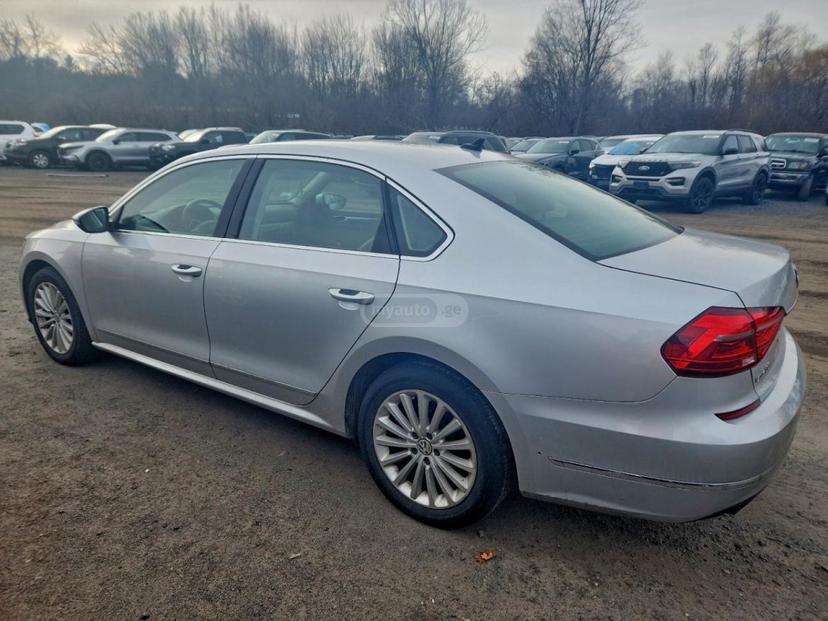 Volkswagen Passat 2016 — photo 2