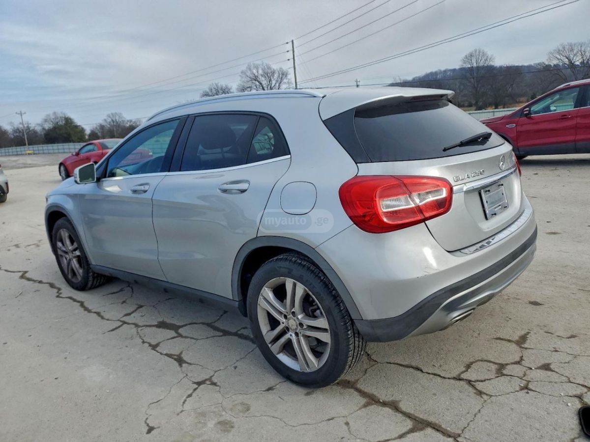 Mercedes-Benz GLA 250 2015 — photo 2
