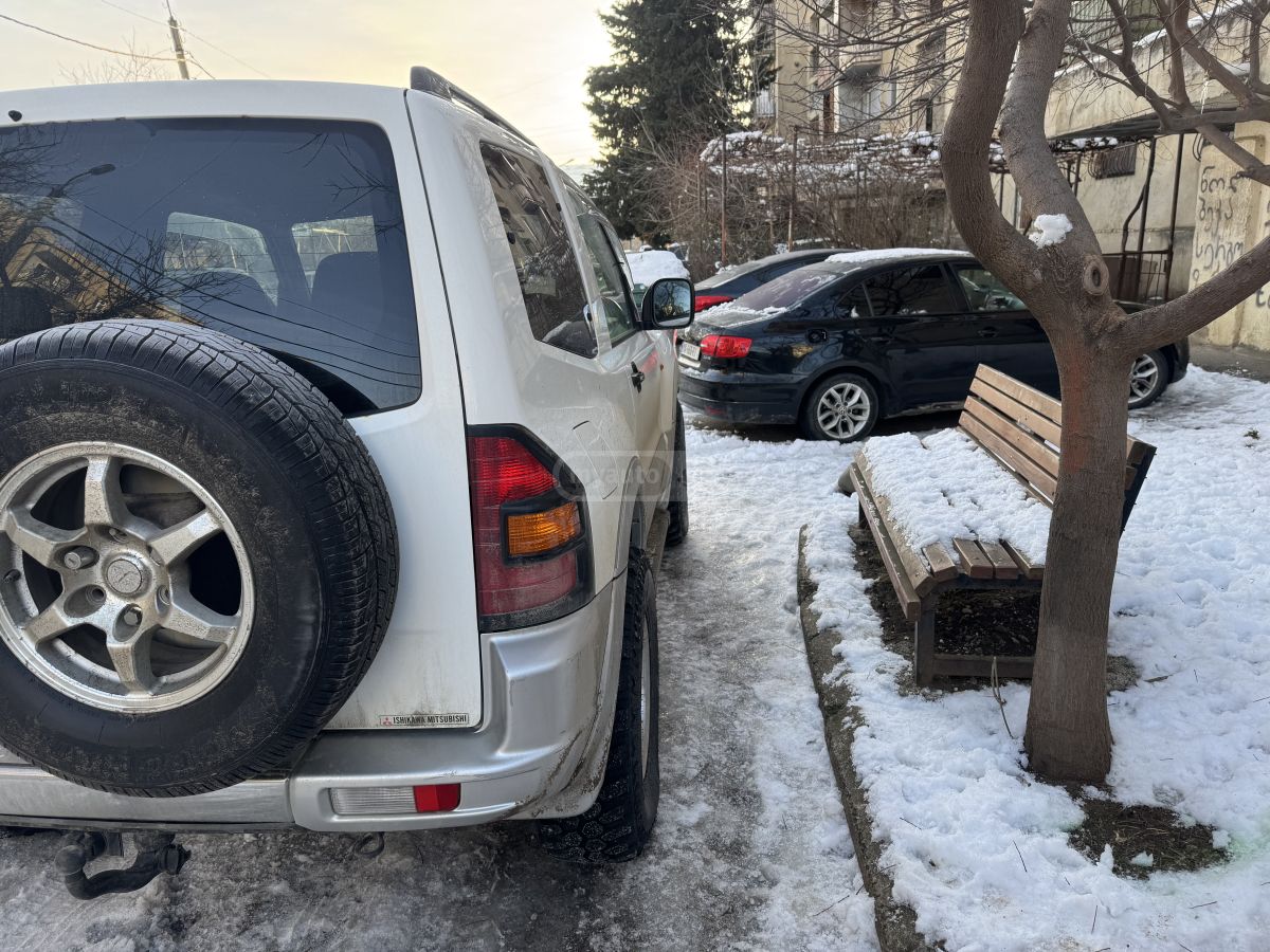 Mitsubishi Pajero 2000 — photo 2