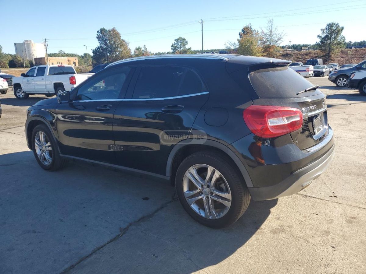 Mercedes-Benz GLA 250 2015 — photo 2