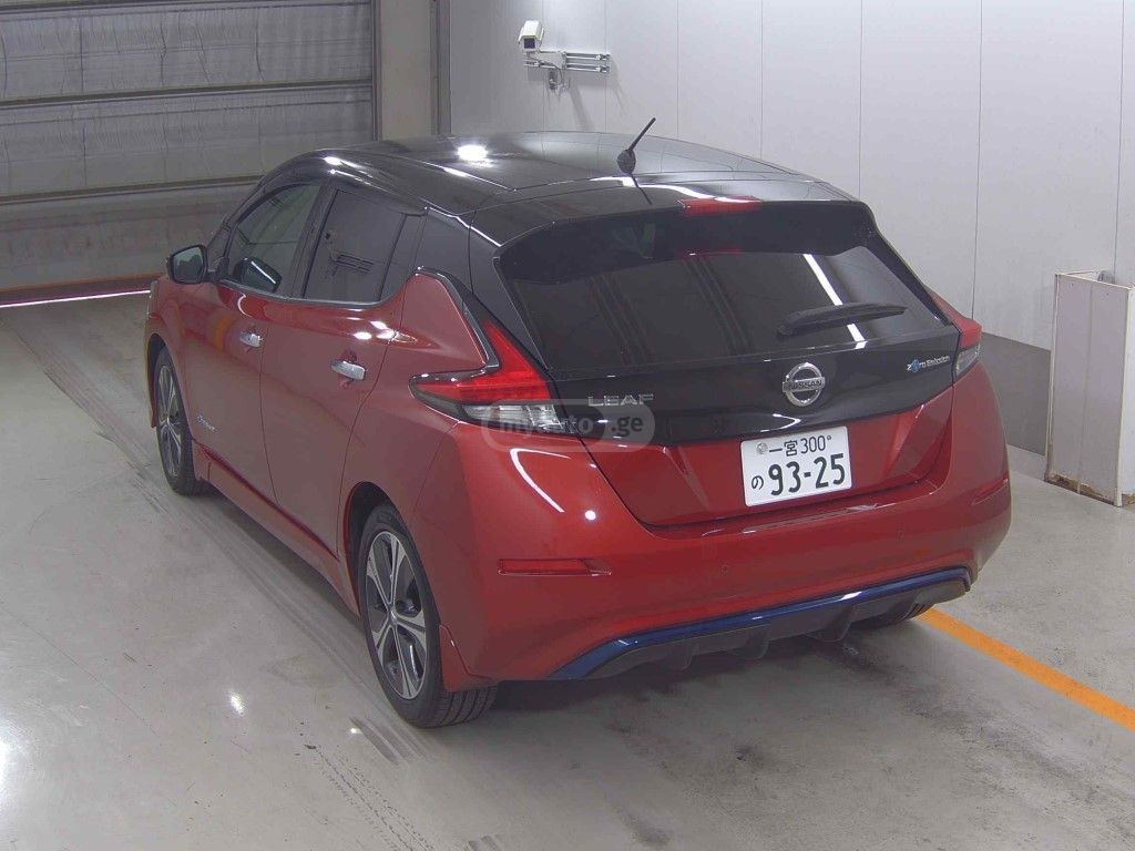 Nissan Leaf 2019 — photo 2