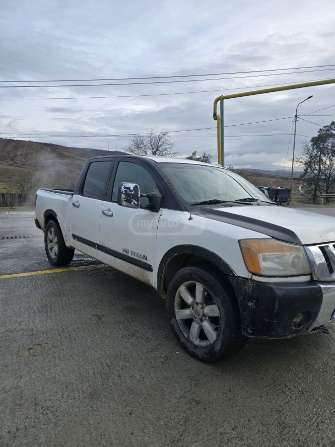Nissan Titan 2010 — photo 2