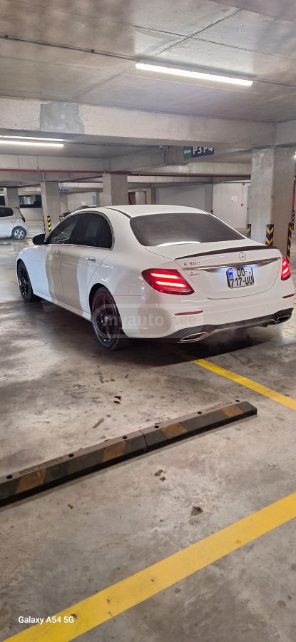 Mercedes-Benz E 300 2017 — photo 2