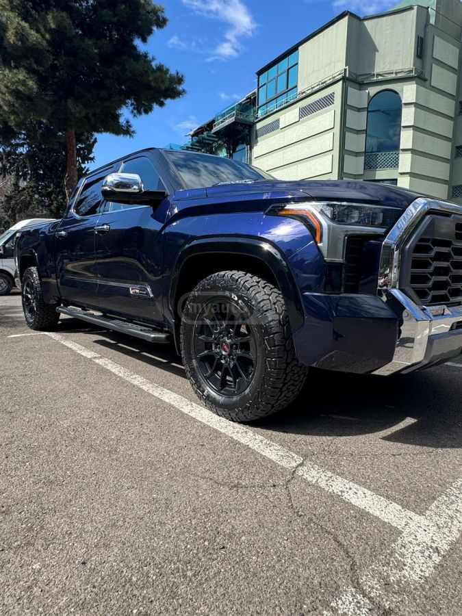 Toyota Tundra 2023 — photo 2
