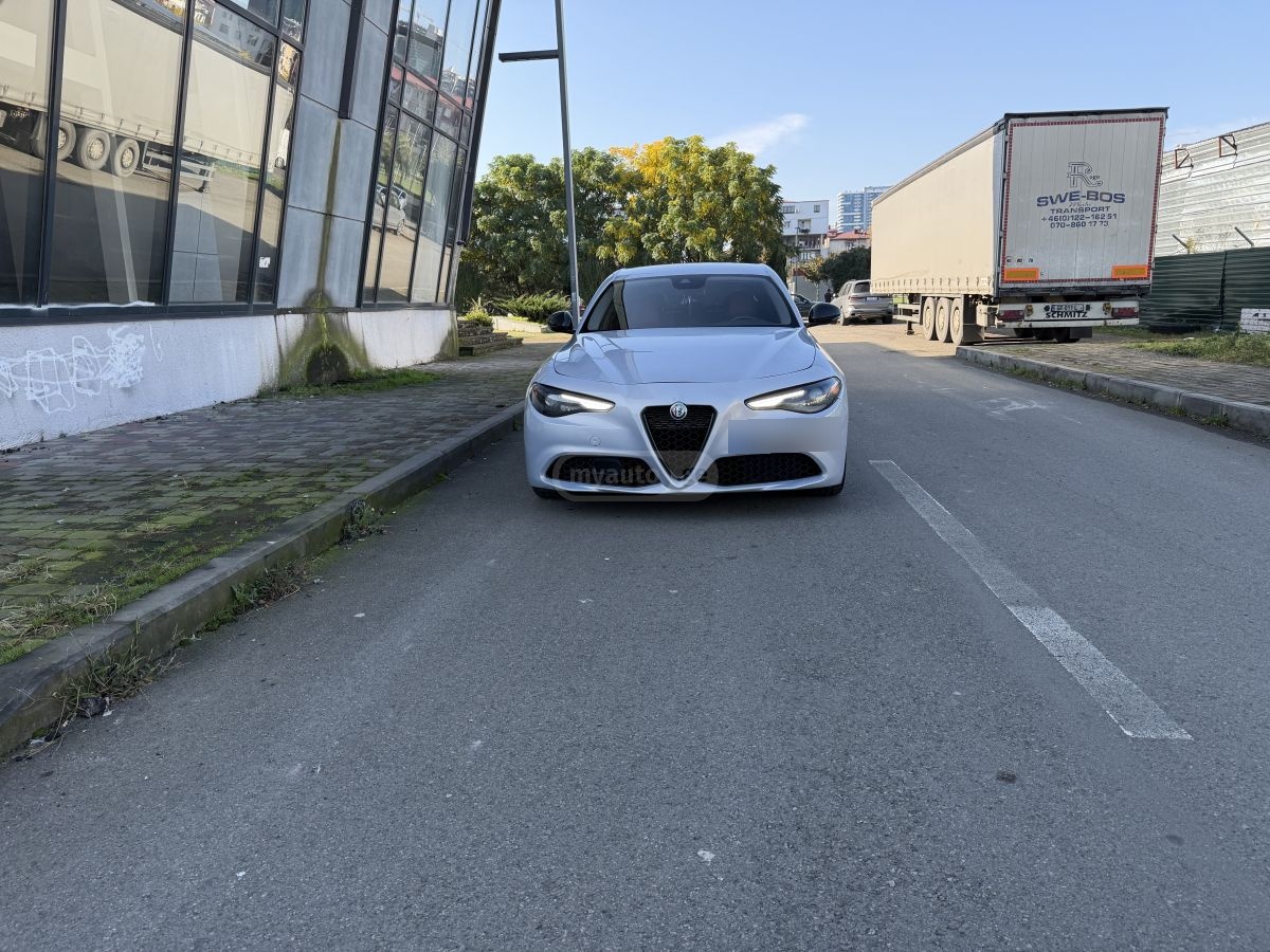 Alfa Romeo Giulia 2020 — photo 2