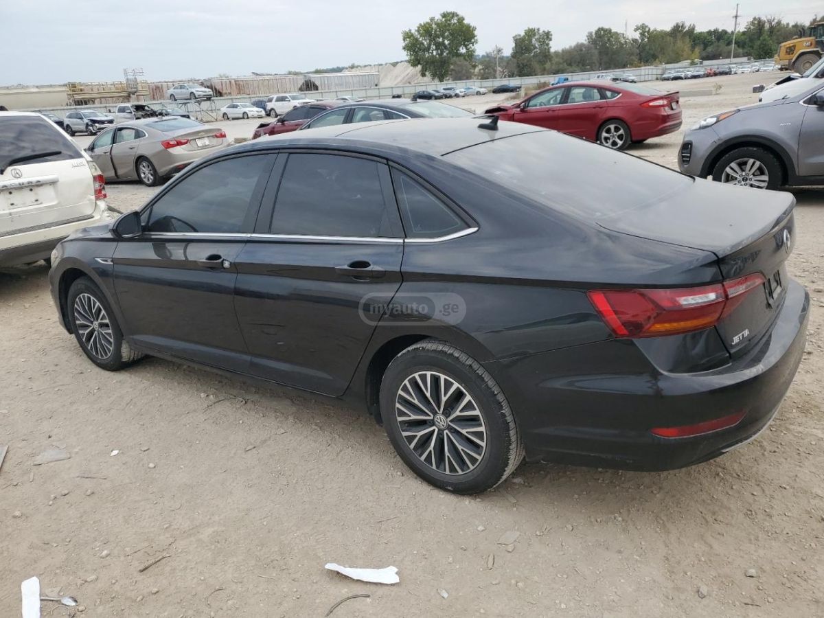 Volkswagen Jetta 2019 — photo 2