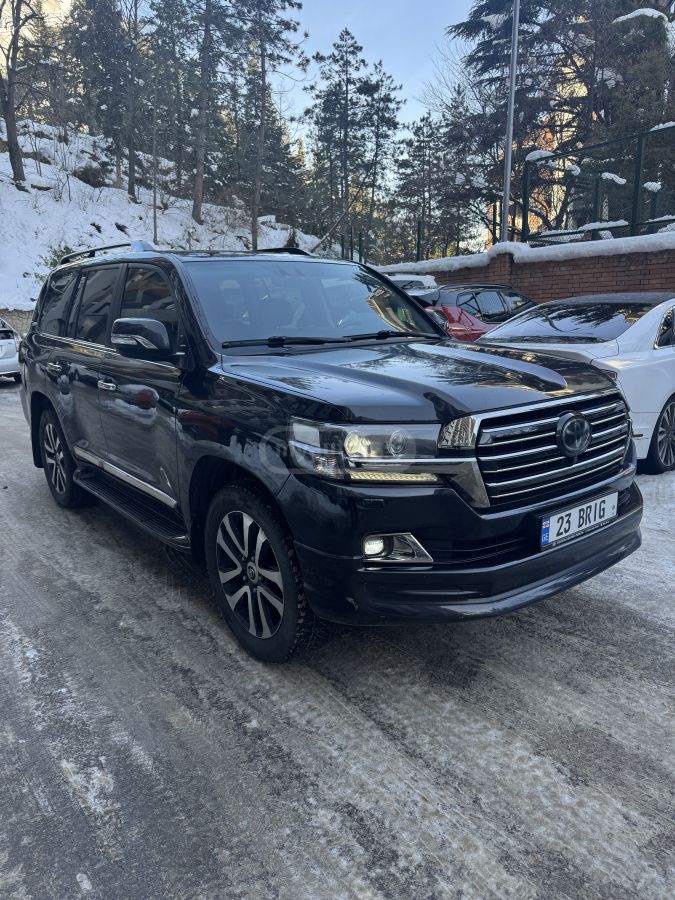 Toyota Land Cruiser 2017 — photo 2