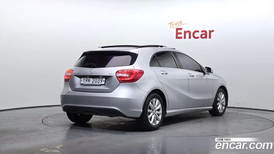 Mercedes-Benz A 45 AMG 2015 — photo 2