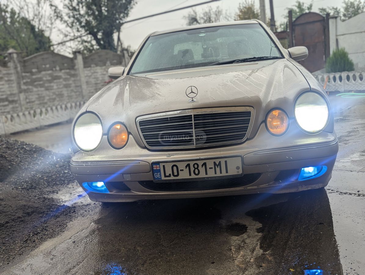 Mercedes-Benz E 320