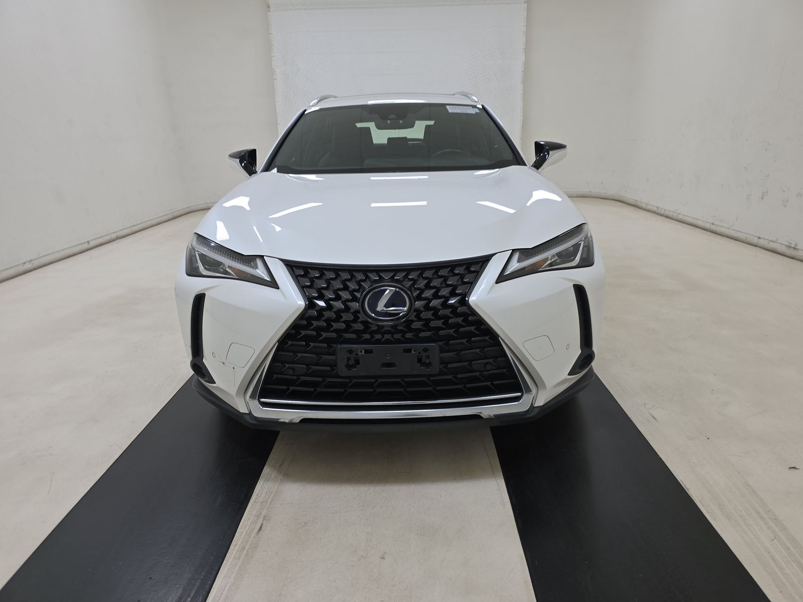 Lexus UX 250 h 2020 — photo 2
