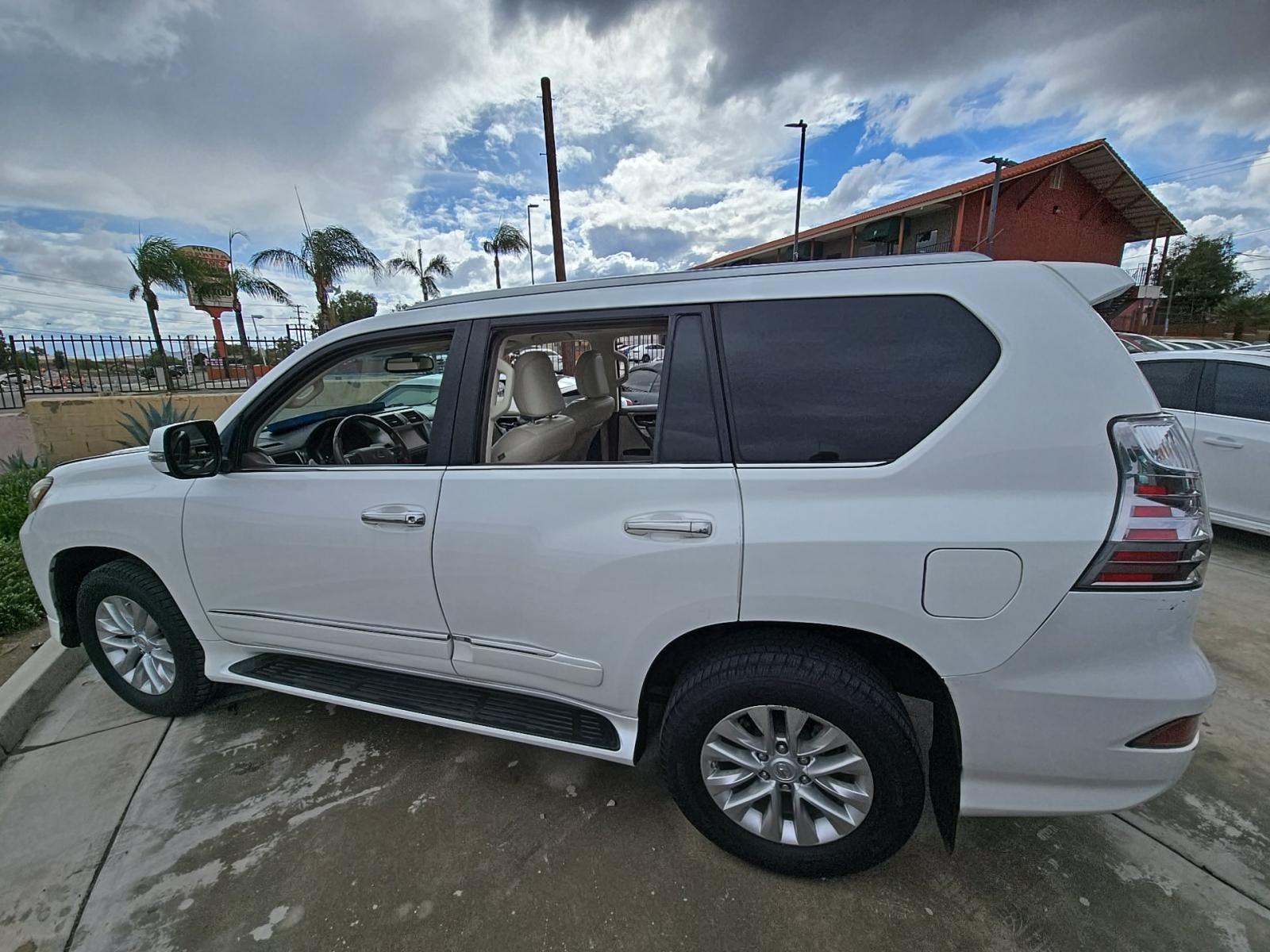 Lexus GX 460 2017 — photo 2