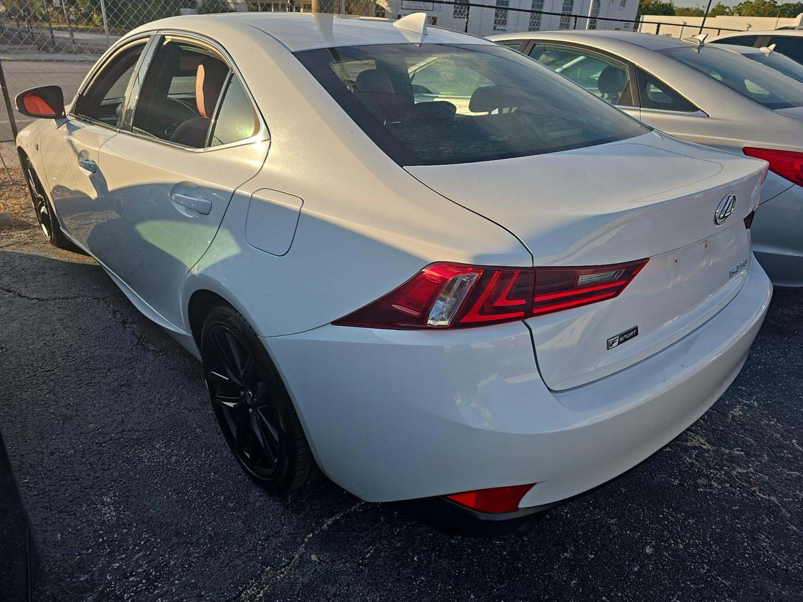 Lexus IS 250 2015 — photo 2