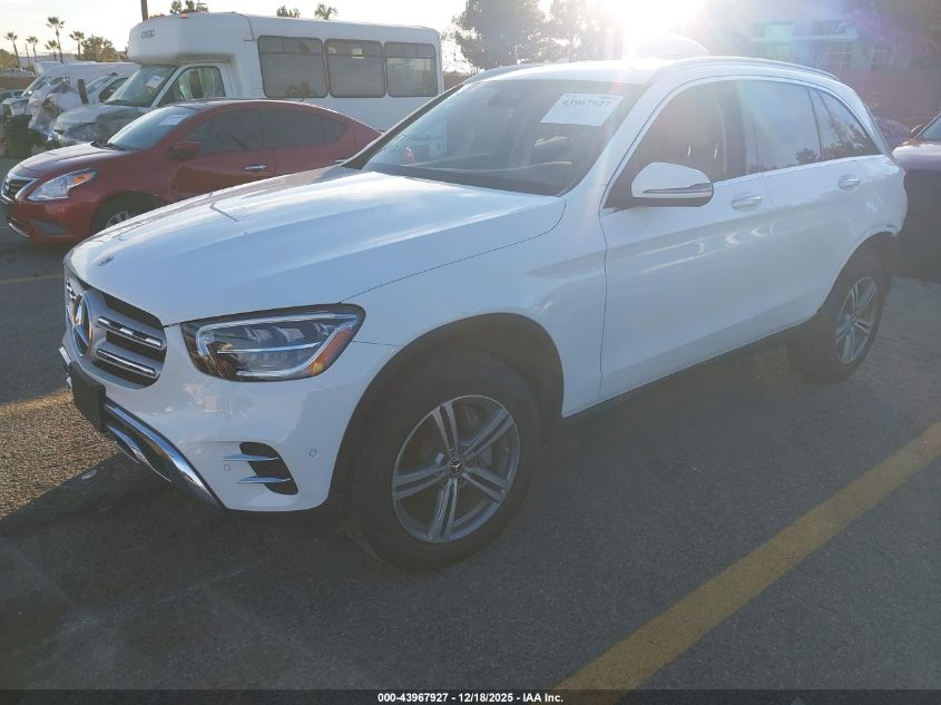 Mercedes-Benz C 300 2022 — photo 2