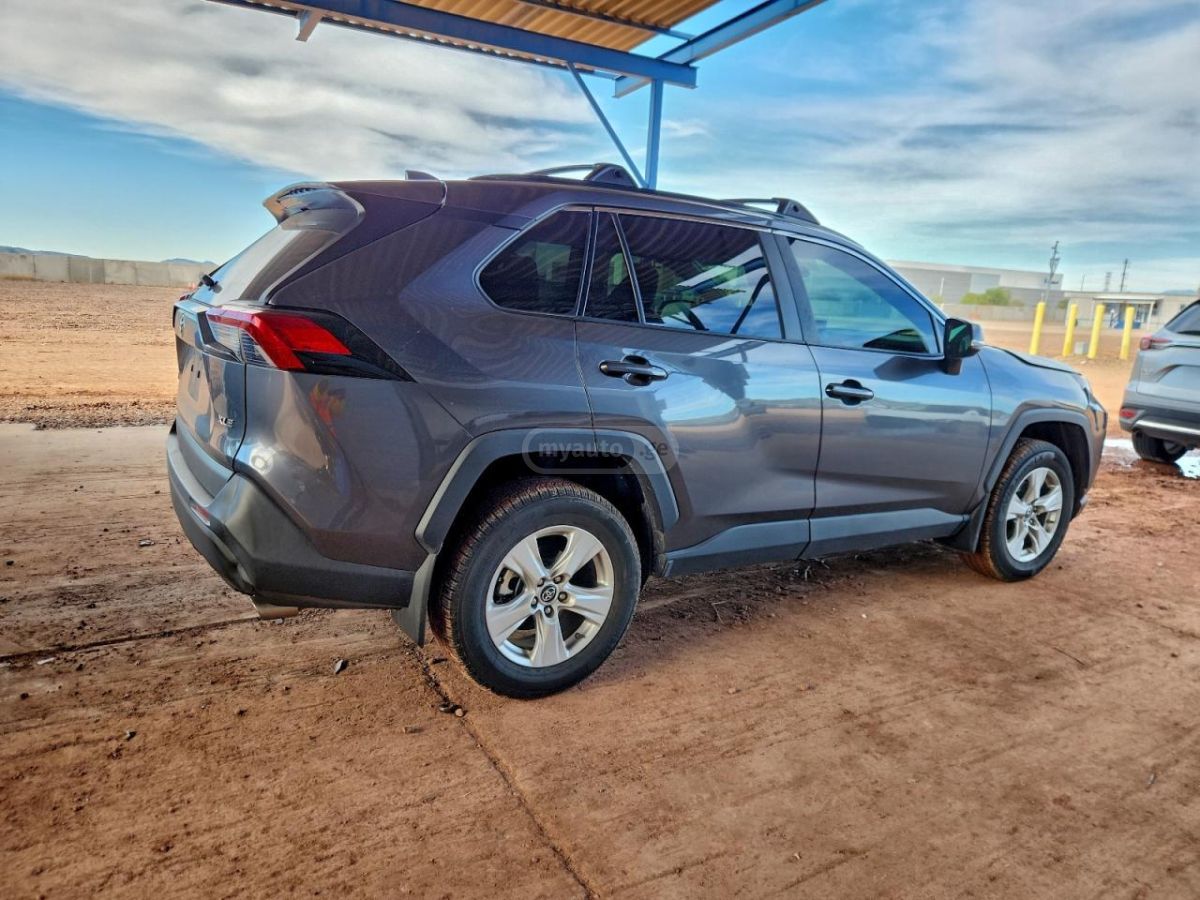 Toyota RAV4 2019 — photo 2