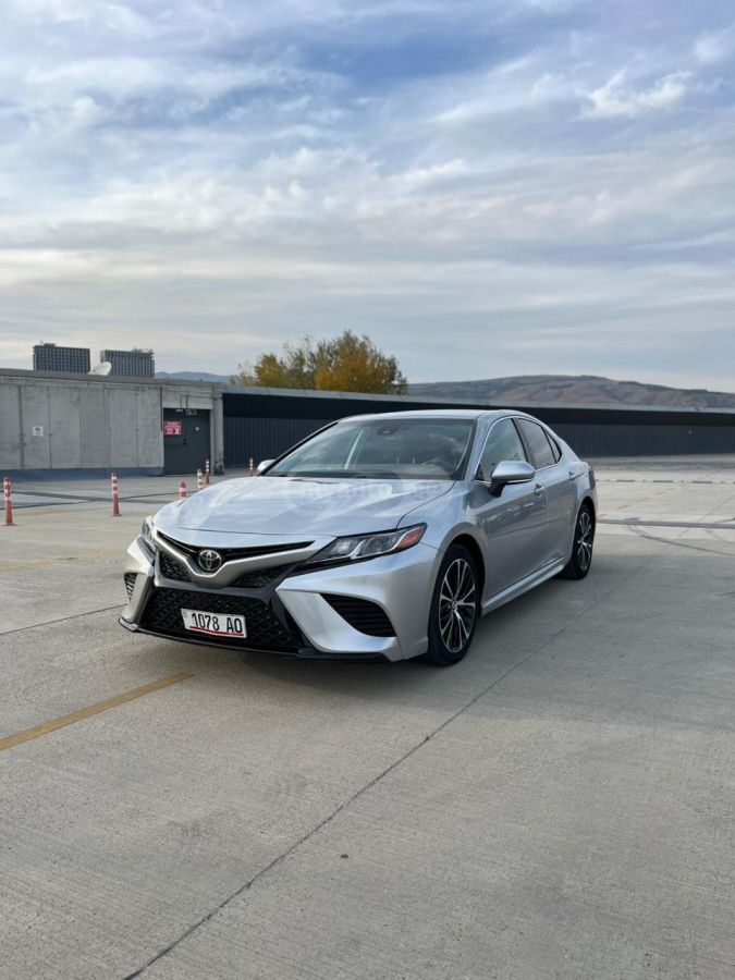 Toyota Camry 2019 — photo 2