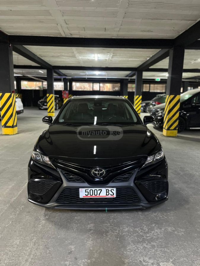Toyota Camry 2021 — photo 2