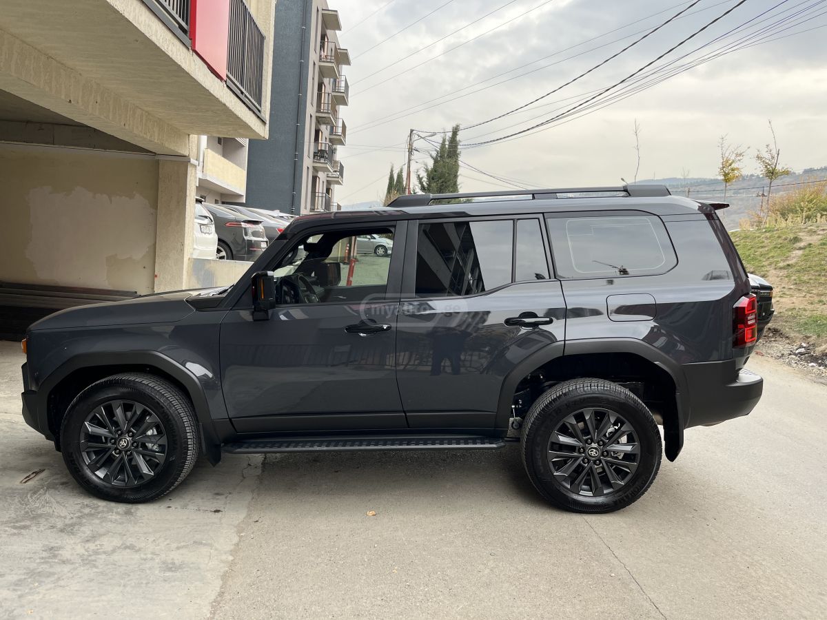 Toyota Land Cruiser Prado 2024 — photo 2