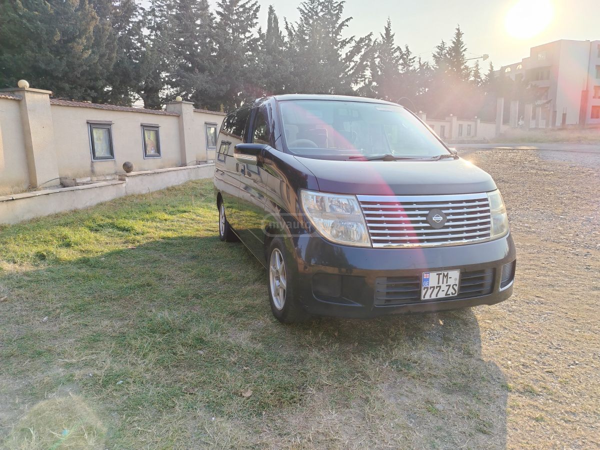 Nissan Elgrand 2005 — photo 2