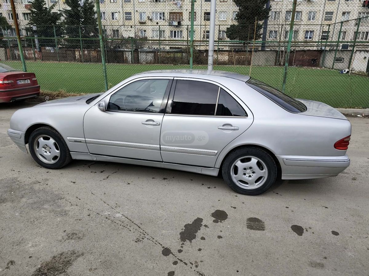 Mercedes-Benz E 200 1999 — photo 2