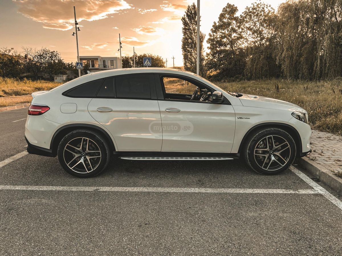 Mercedes-Benz GLE 550E 2016 — photo 2