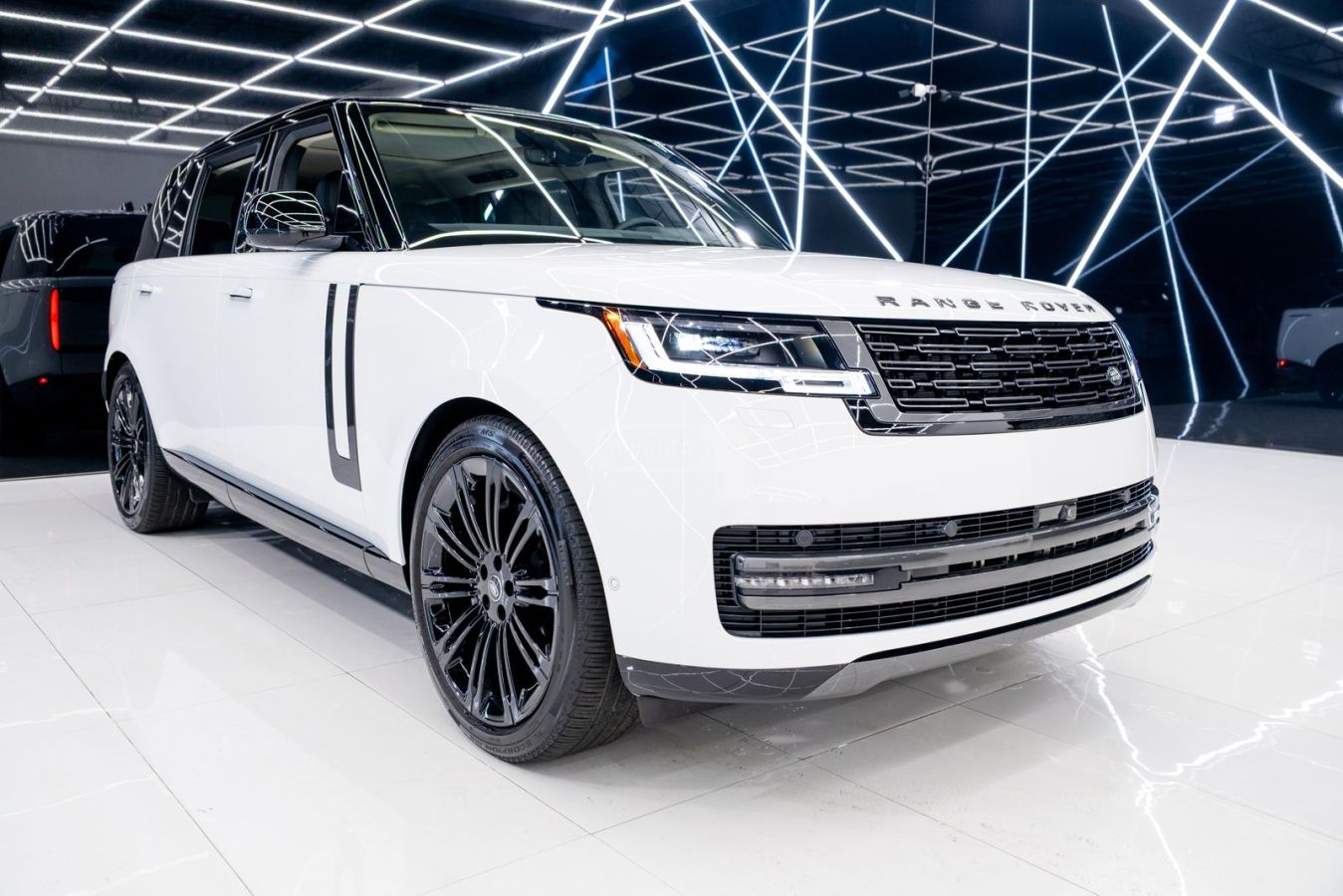 Land Rover Range Rover Vogue 2025 — photo 2