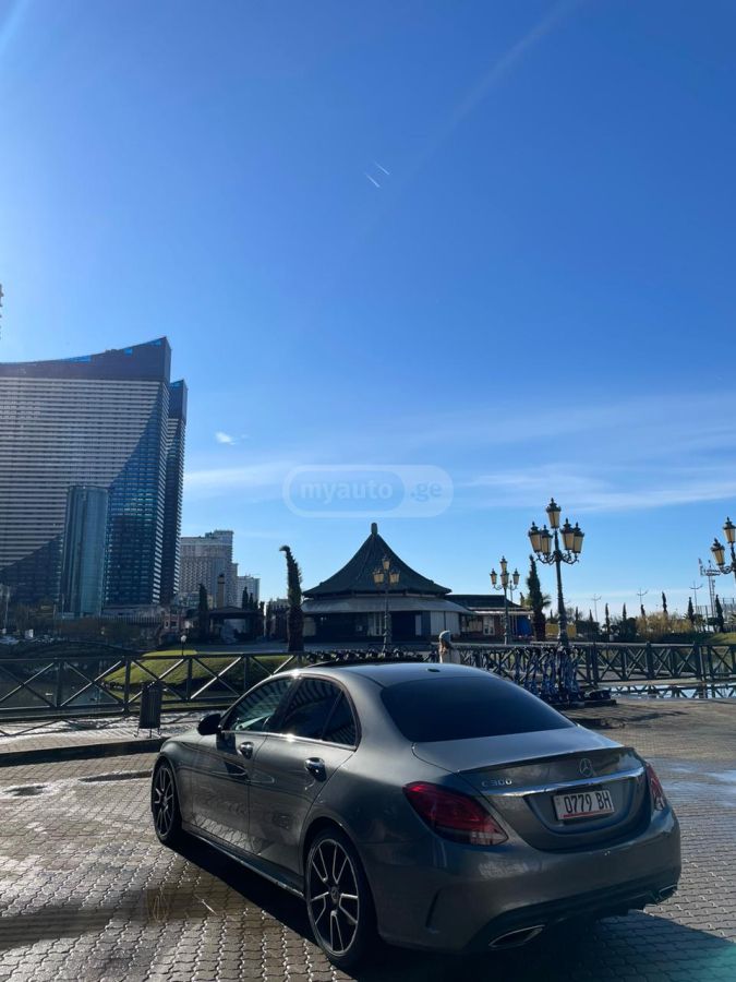 Mercedes-Benz C 300 2019 — photo 2