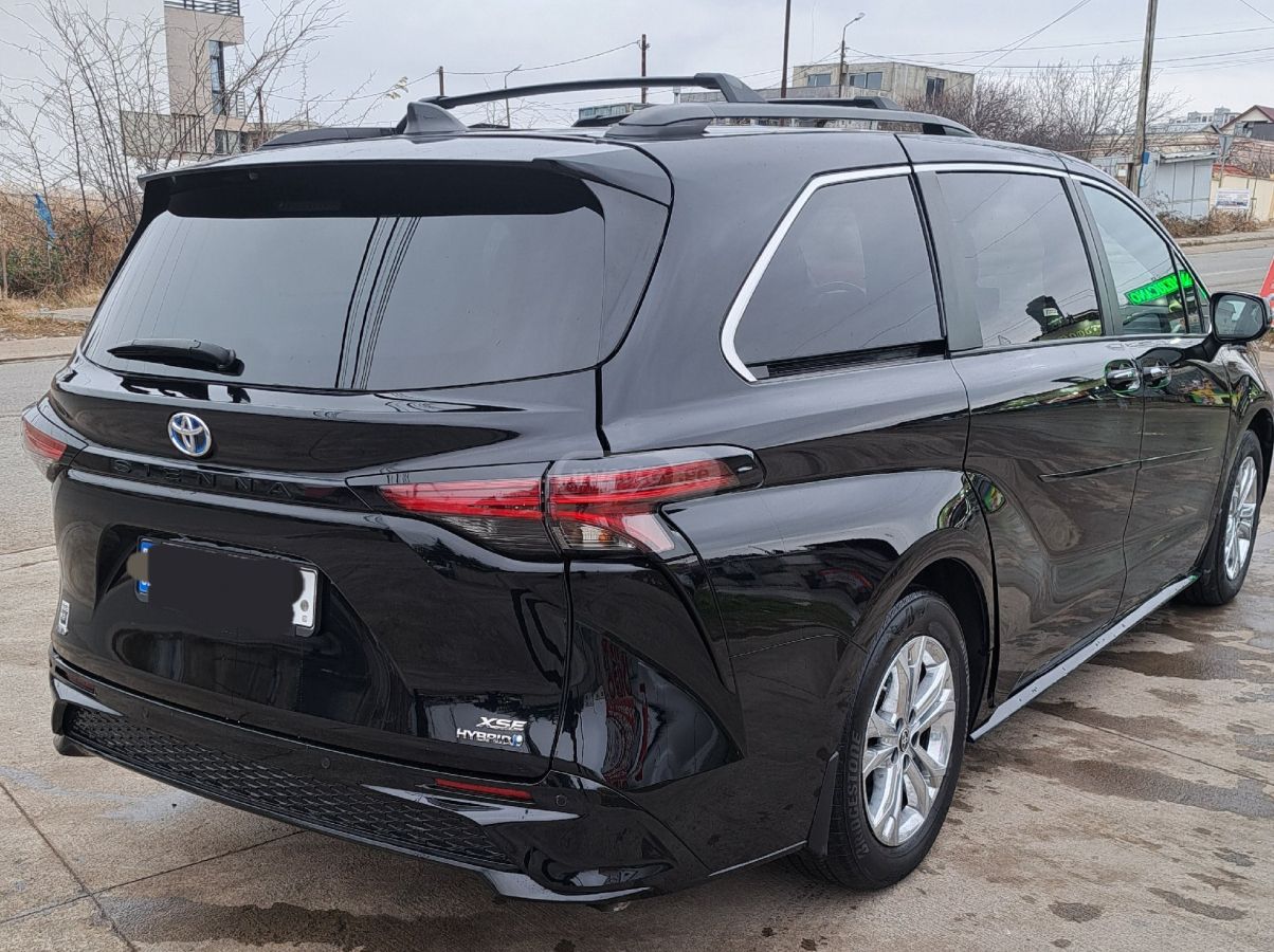 Toyota Sienna 2022 — photo 2