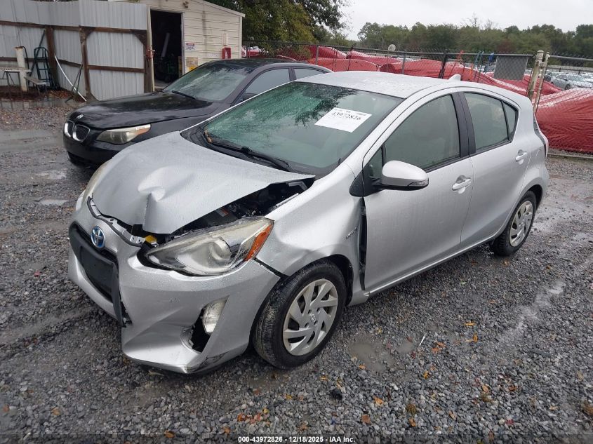 Toyota Prius 2015 — photo 2